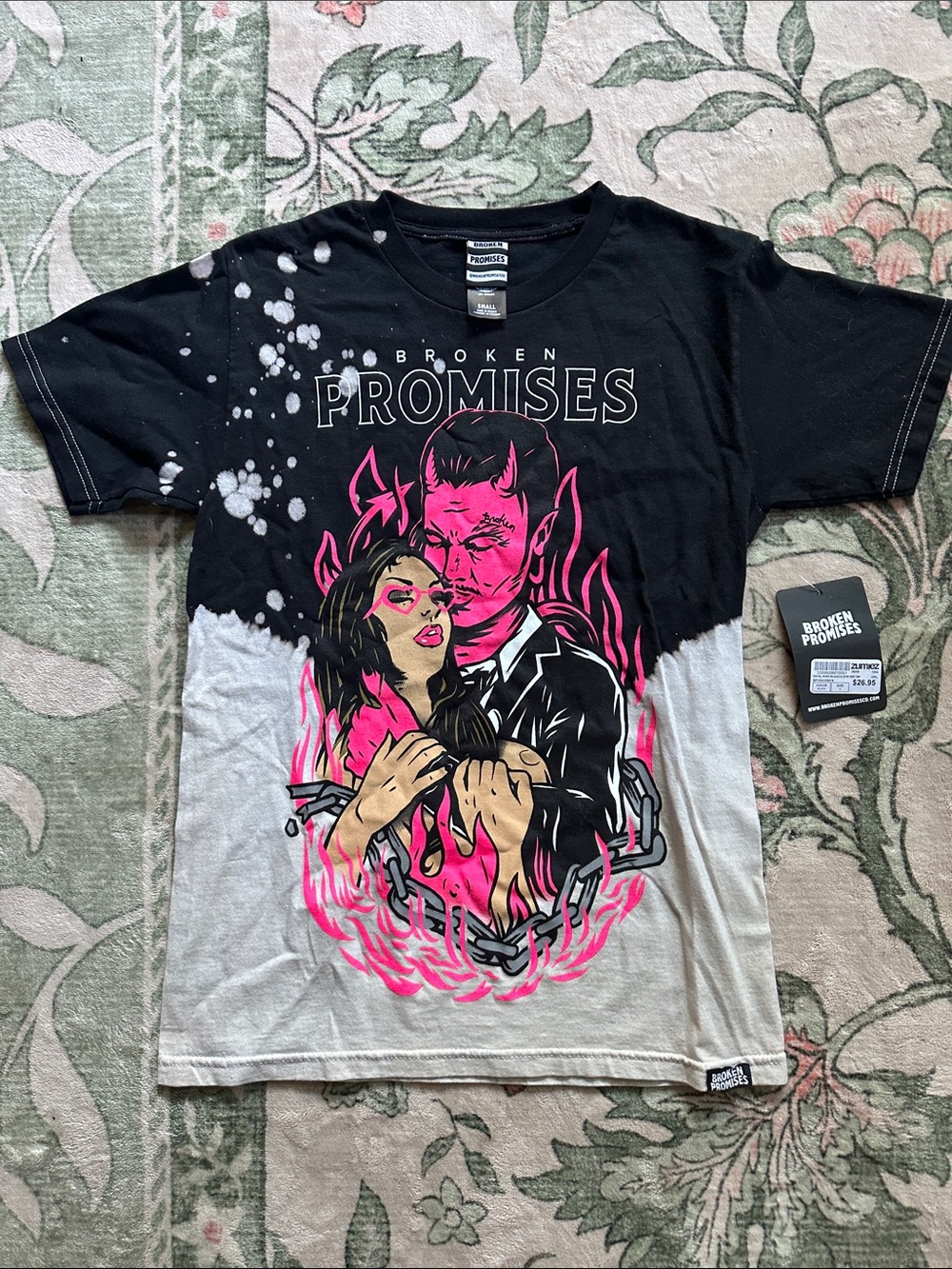 Unisex Broken Promises Devil Kiss Black & Pink Graphic T-Shirt Sz Small NWT